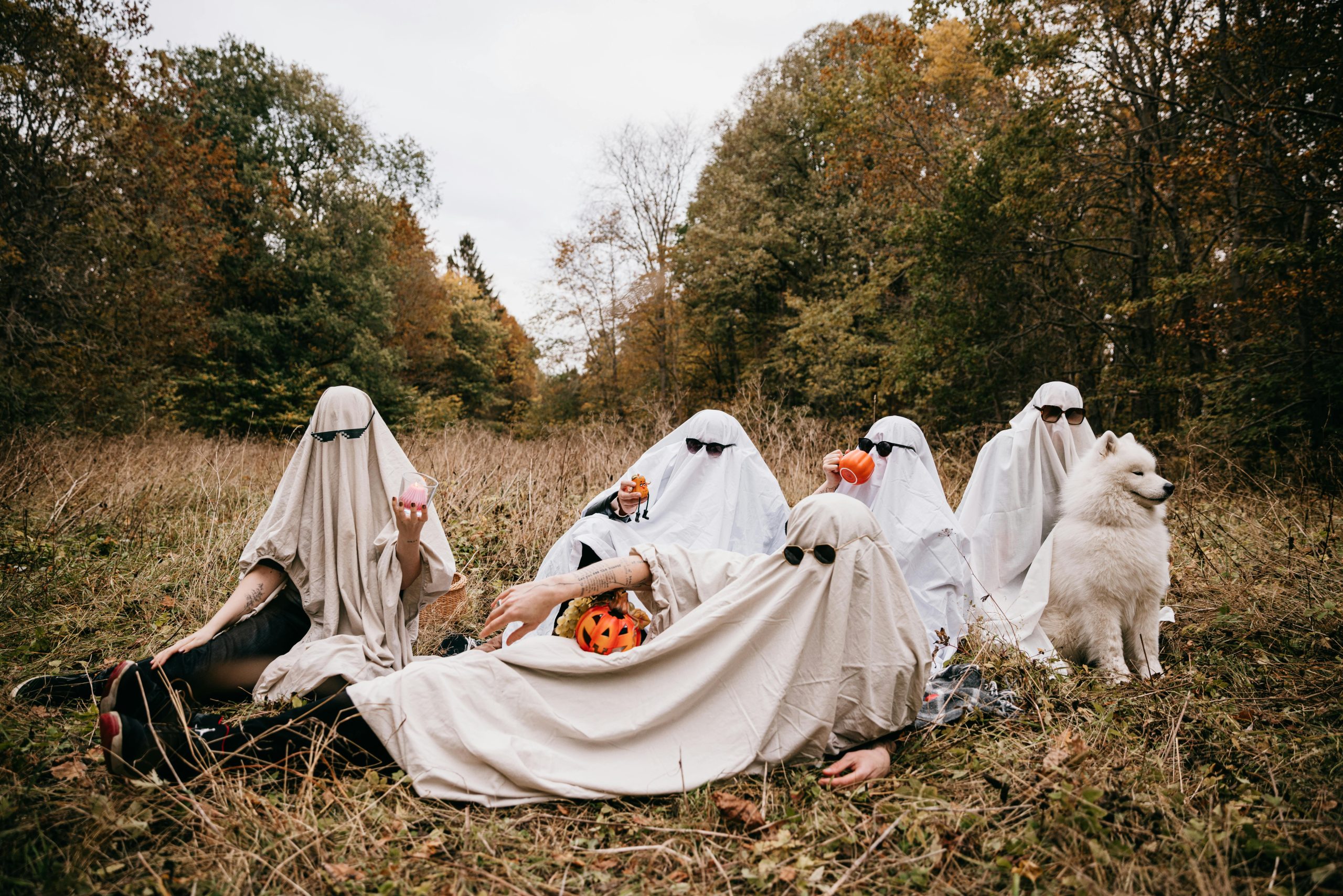 friends in ghost costumes outside halloween costume ideas the reef apartments